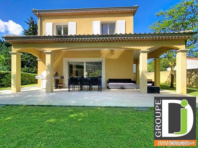 Villa 8 pièces 185 m²