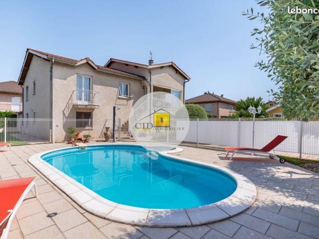 Villa 8 pièces 186 m²