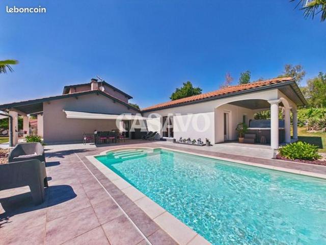 Propriété 8 pièces 189 m²