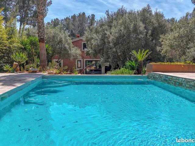 Villa 8 pièces 190 m²