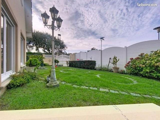 Villa 8 pièces 190 m²