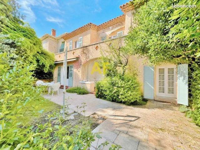 Villa 8 pièces 192 m²