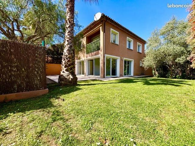 Villa 8 pièces 195 m²