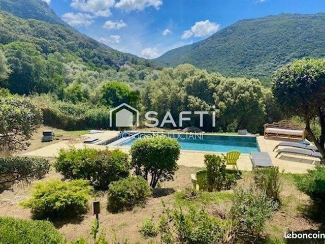 Villa 8 pièces 195 m²