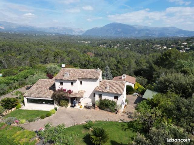 Villa 8 pièces 196 m²