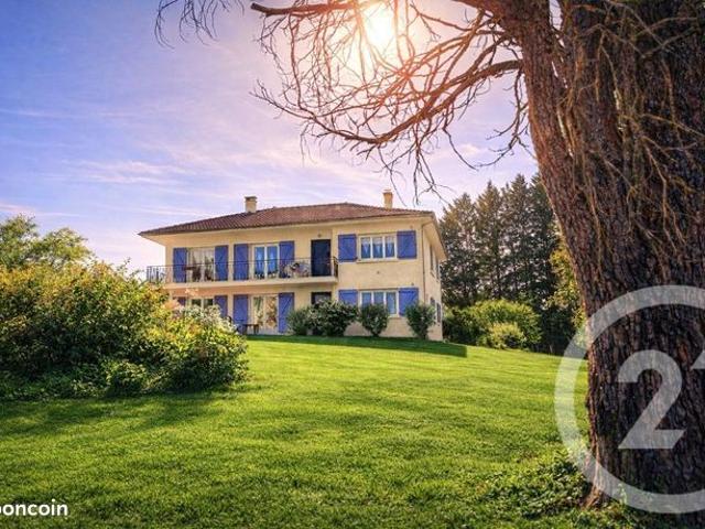 Villa 8 pièces 196 m²