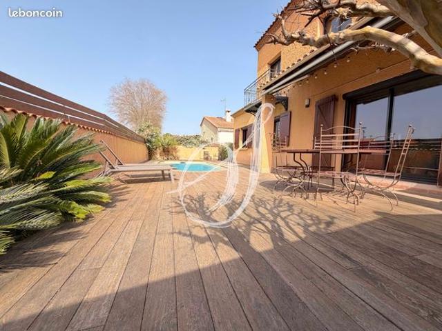 Villa 8 pièces 196 m²