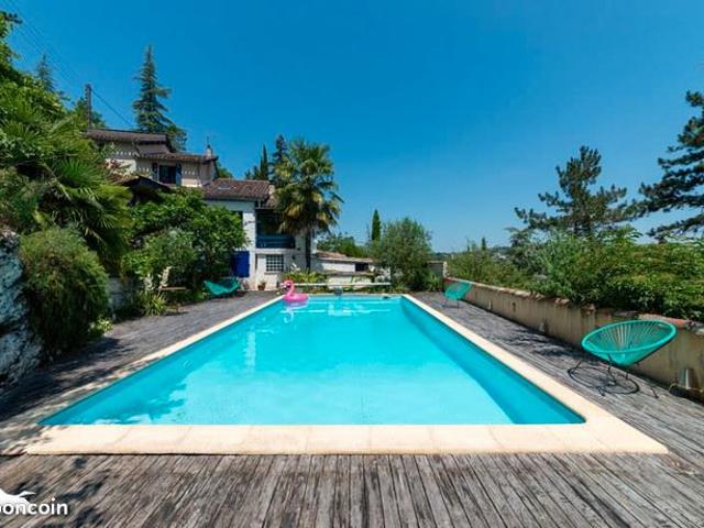 Villa 8 pièces 196 m²