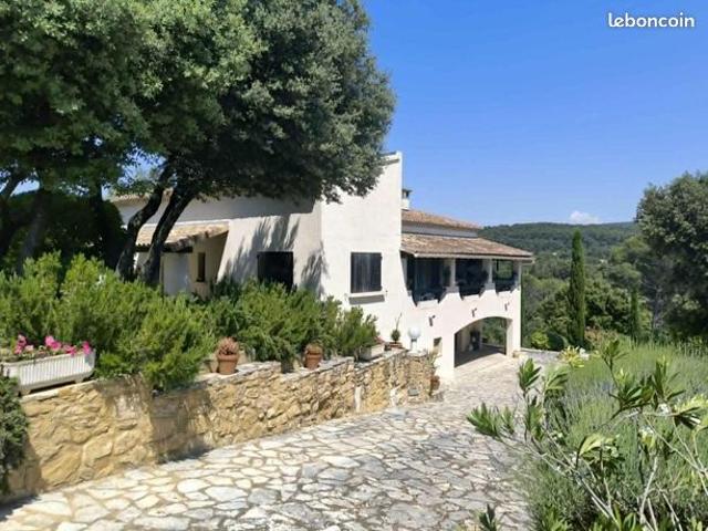 Villa 8 pièces 197 m²