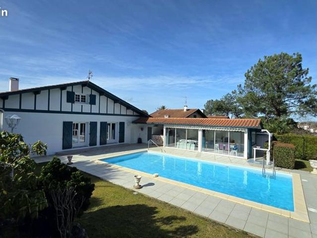 Villa 8 pièces 198 m²