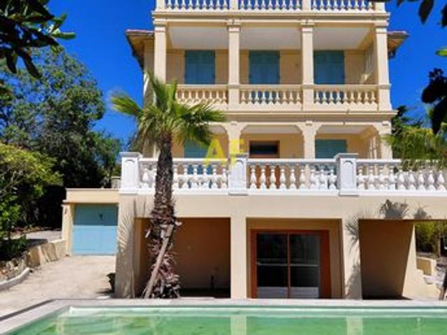 Villa 8 pièces 198 m²