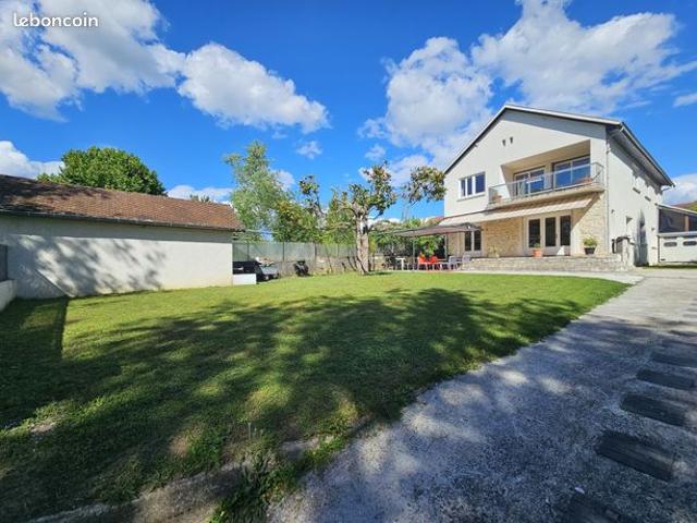 Villa 8 pièces 199 m²