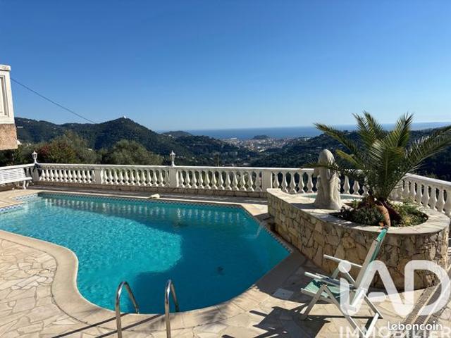 Villa 8 pièces 200 m²