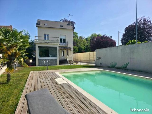 Villa 8 pièces 200 m²