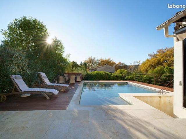 Villa 8 pièces 200 m²