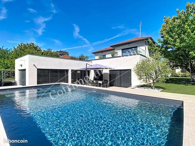Villa 8 pièces 200 m²