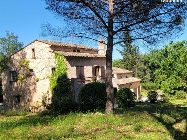 Villa 8 pièces 200 m²