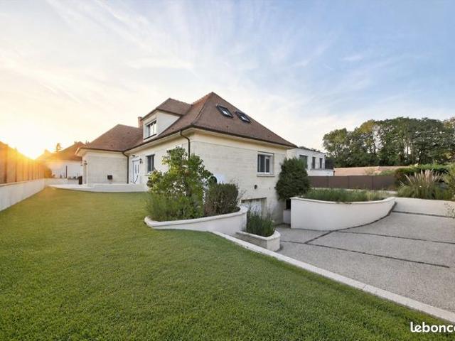 Villa 7 pièces 200 m²