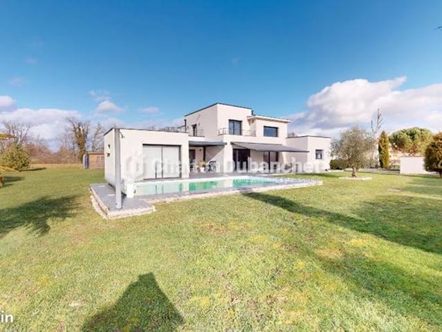 Villa 8 pièces 200 m²