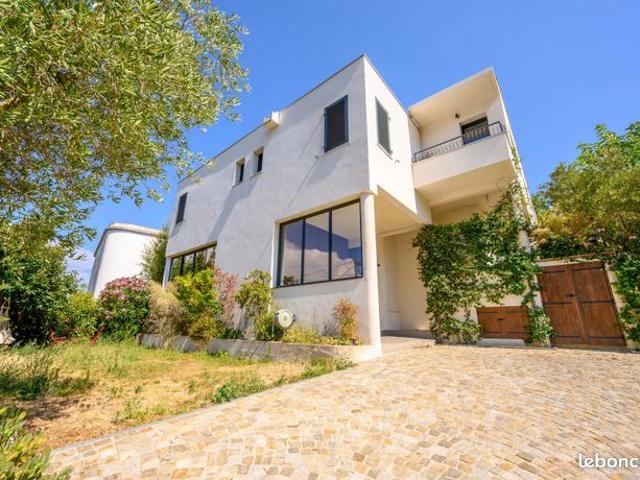 Villa 8 pièces 200 m²