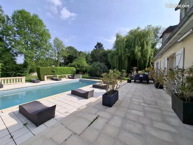 Villa 8 pièces 200 m²