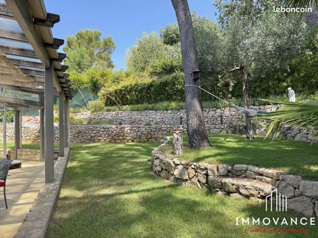 Villa 8 pièces 200 m²
