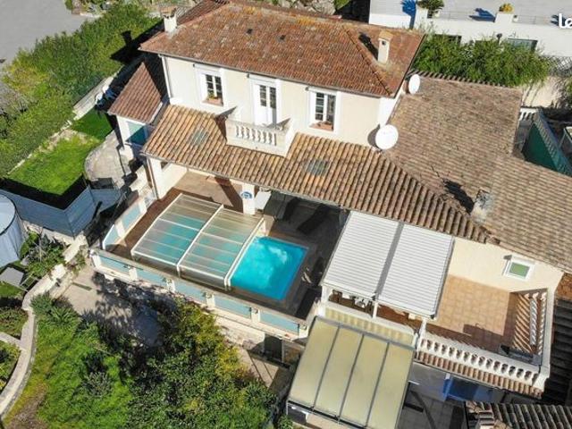 Villa 8 pièces 200 m²