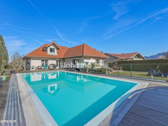 Villa 8 pièces 200 m²