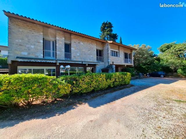Villa 8 pièces 200 m²