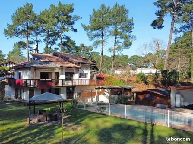 Villa 8 pièces 200 m²