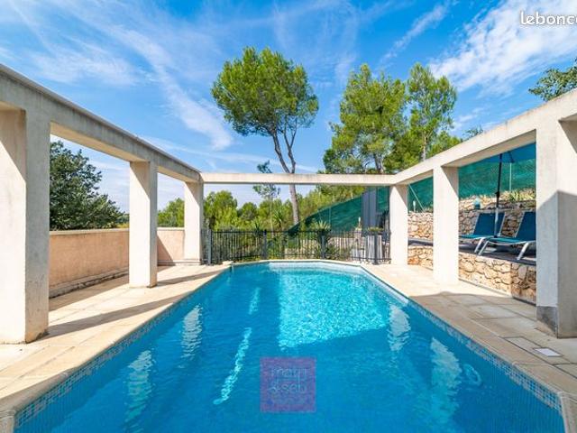 Villa 8 pièces 200 m²