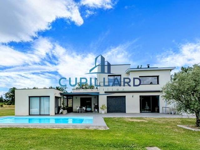 Villa 8 pièces 200 m²