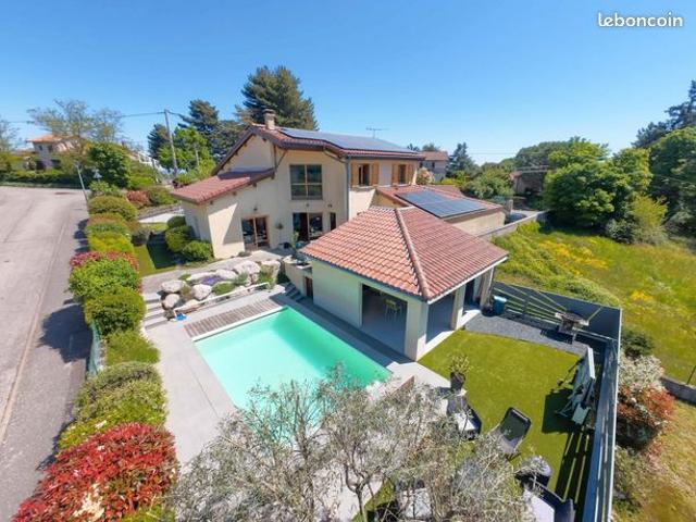 Villa 8 pièces 200 m²