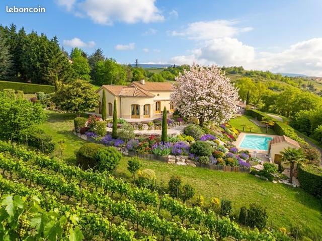 Villa 8 pièces 200 m²