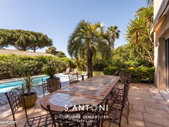 Villa 8 pièces 202 m²