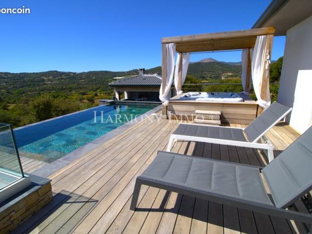 Villa 8 pièces 202 m²