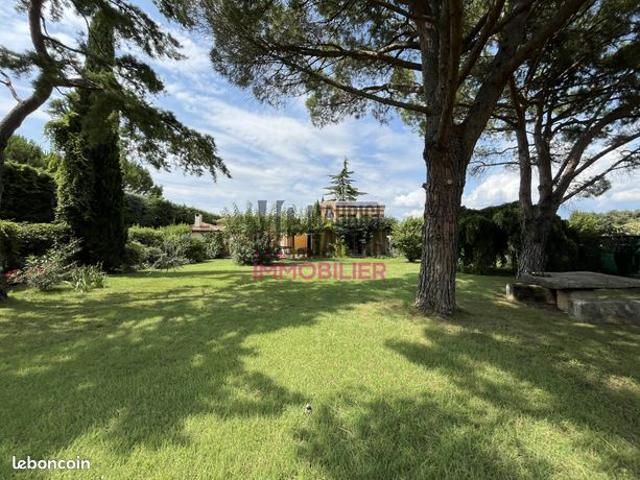 Villa 8 pièces 203 m²