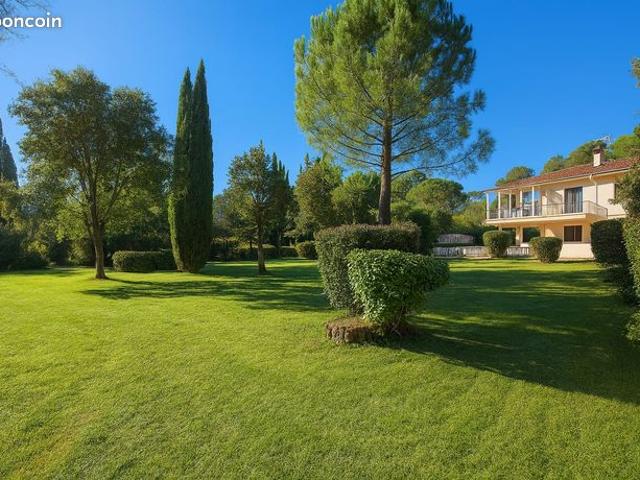 Villa 8 pièces 204 m²