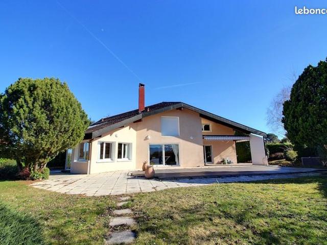 Villa 8 pièces 205 m²