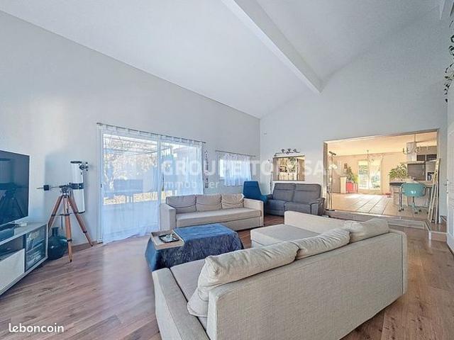 Villa 8 pièces 205 m²