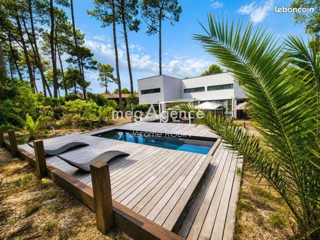 Villa 8 pièces 205 m²