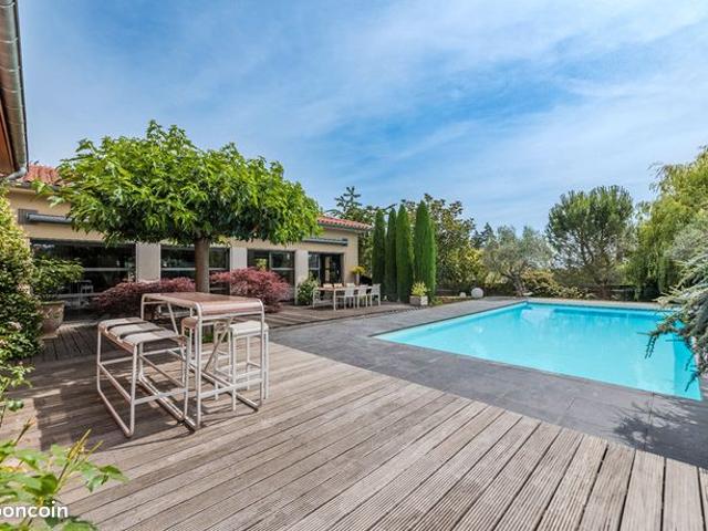 Villa 8 pièces 207 m²