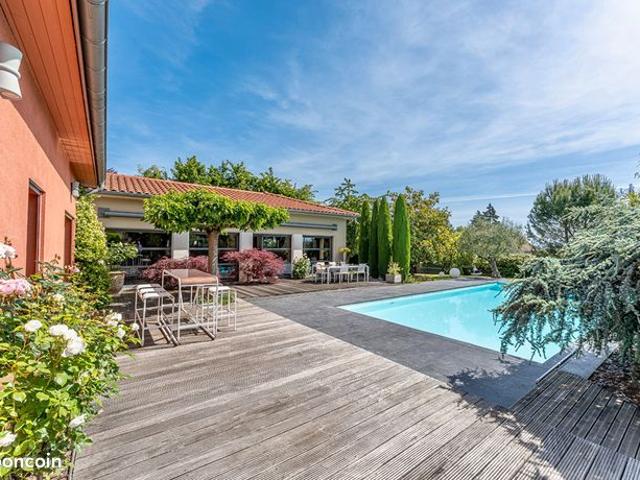 Villa 8 pièces 207 m²