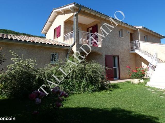 Villa 8 pièces 207 m²