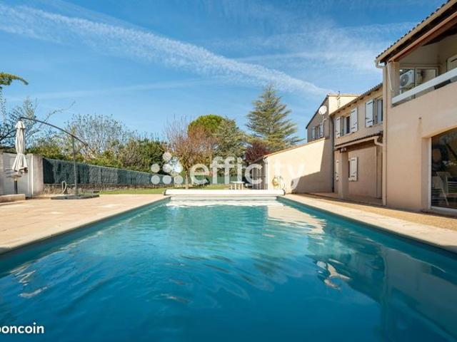 Villa 8 pièces 208 m²