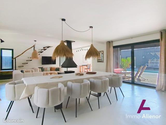 Villa 8 pièces 208 m²