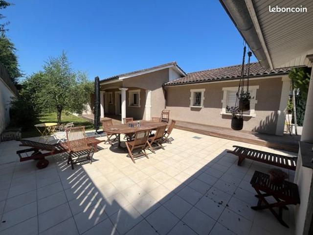 Villa 8 pièces 208 m²