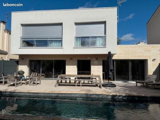 Villa 8 pièces 208 m²