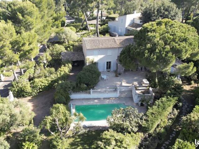 Villa 8 pièces 210 m²