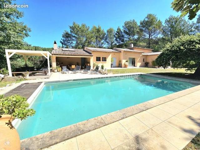 Villa 8 pièces 210 m²